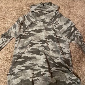 Turtle neck sweatshirt